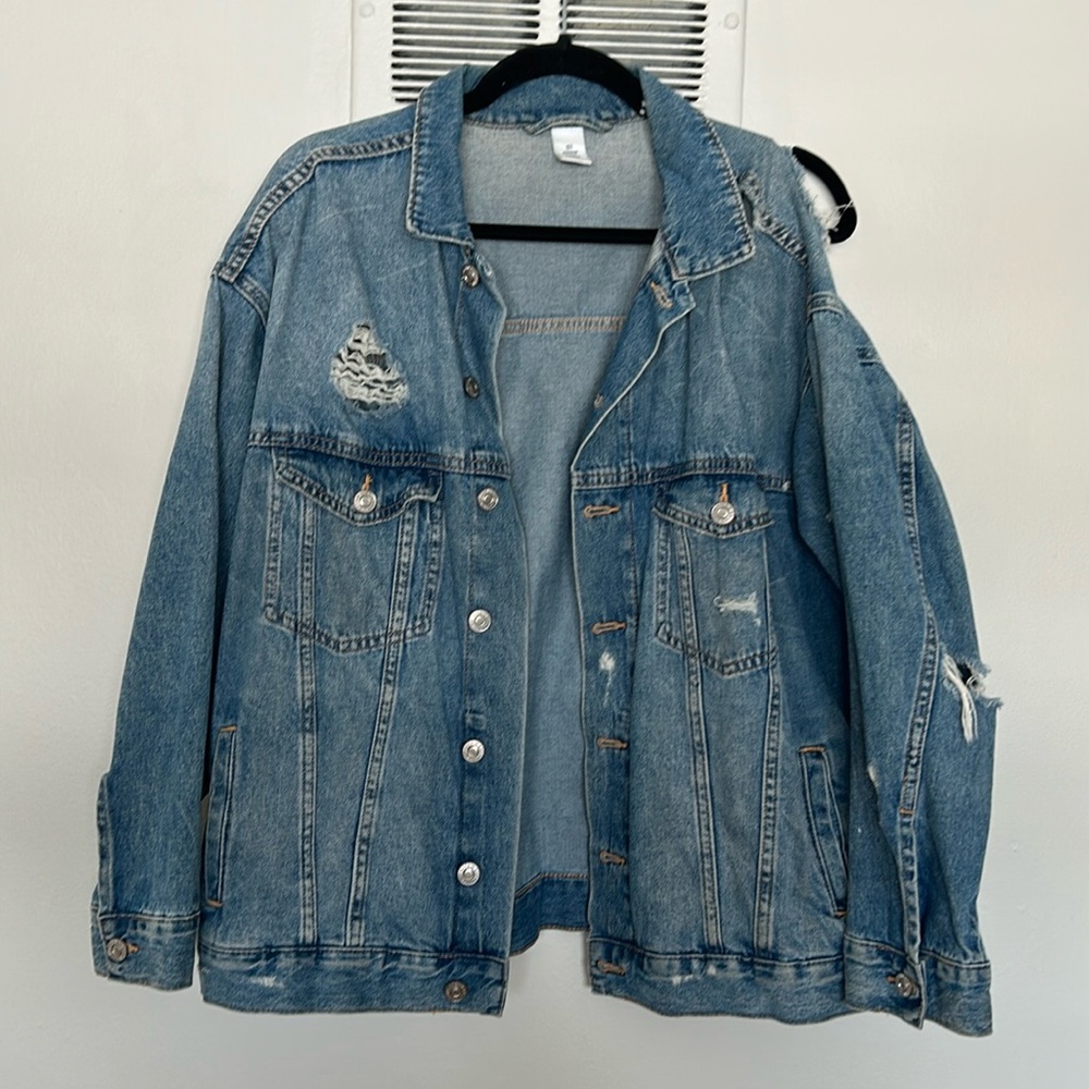 GARAGE SALE
H&M ripped denim jacket